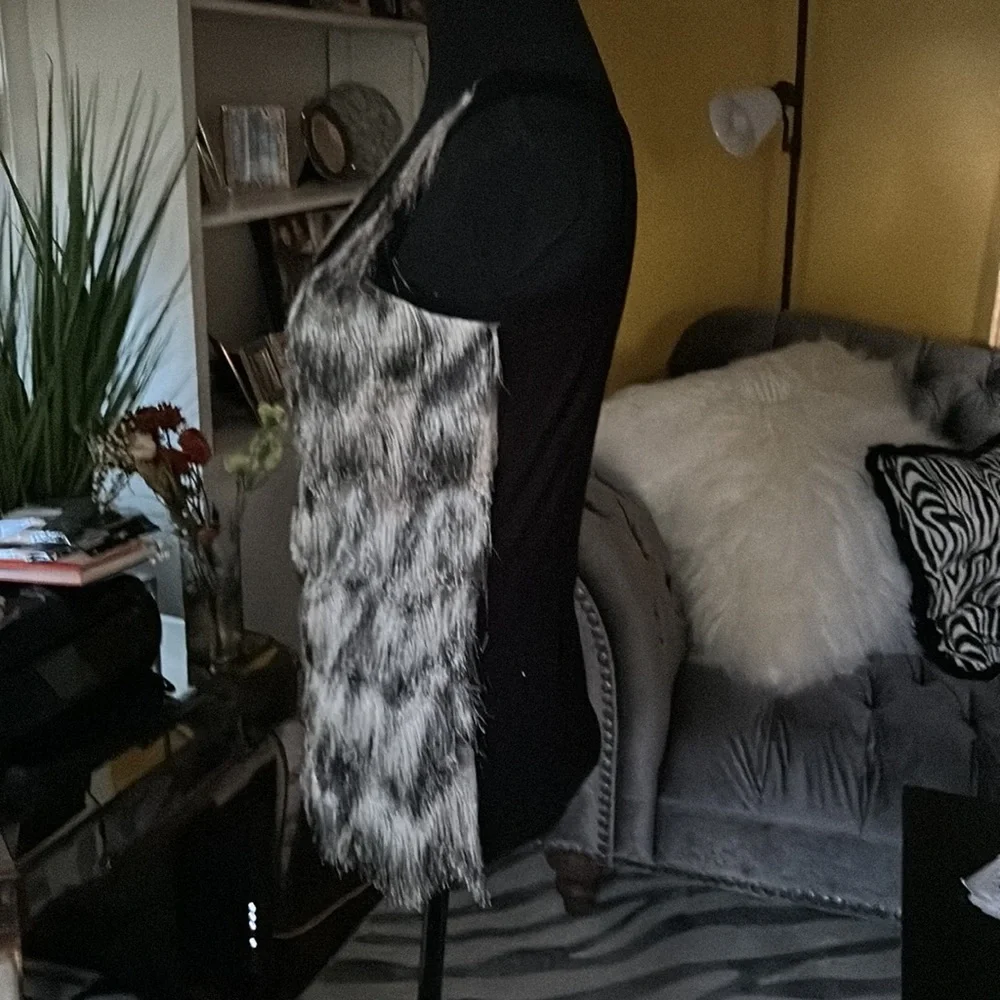 Karen Kane black and white front tank top - Picture 5 of 9